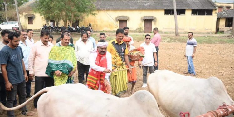 ପବିତ୍ର ଅକ୍ଷୟ ତୃତୀୟାରେ ଅଖିମୁଠି ଅନୁକଳ କଲେ ମନ୍ତ୍ରୀ