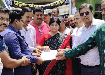 ଉତ୍କଳ ସାମ୍ବାଦିକ ସଂଘ:ସାମ୍ବାଦିକ ମାନଙ୍କ ୫ଦଫା ନେଇ ମୁଖ୍ୟମନ୍ତ୍ରୀଙ୍କ ଉଦ୍ଦେଶ୍ୟରେ ଜିଲ୍ଲାପାଳଙ୍କୁ ଦାବିପତ୍ର