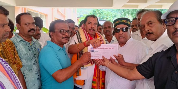 କଣ୍ଟିଲୋ-ଖଣ୍ଡପଡାକୁ ରେଳ ସଂଯୋଗିକରଣ:ଦାବି ପତ୍ର ନେଇ ଖଣ୍ଡପଡା ବିଧାୟକଙ୍କ ଦିଲ୍ଲୀ ଗସ୍ତ