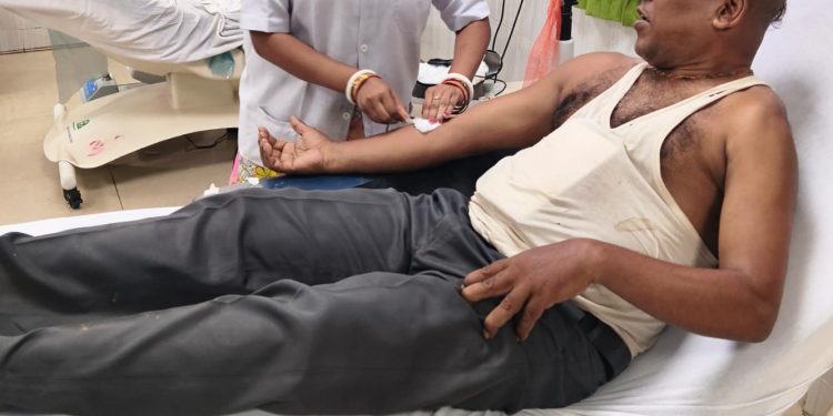 ରୋଗୀଙ୍କ ପାଇଁ ଦେବଦୂତ ସାଜିଲେ ସୁରେଶ:ରୋଗୀଙ୍କ ପାଇଁ ଇଟାମାଟିରୁ ଭୁବନେଶ୍ବର ଯାତ୍ରା