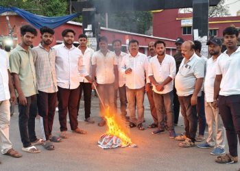 ଆସାମ ମୁଖ୍ୟମନ୍ତ୍ରୀଙ୍କ କୁଶପୁତ୍ତଳିକା ଦାହ କଲା କଂଗ୍ରେସ