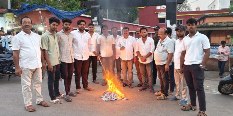 ଆସାମ ମୁଖ୍ୟମନ୍ତ୍ରୀଙ୍କ କୁଶପୁତ୍ତଳିକା ଦାହ କଲା କଂଗ୍ରେସ