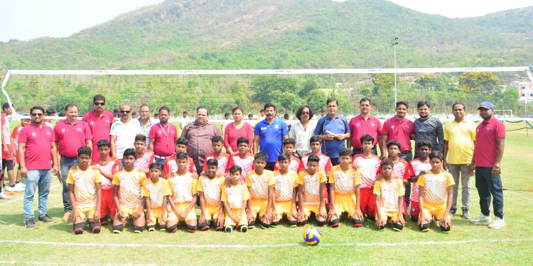 ନୟାଗଡରେ ସିଏମ ଟ୍ରଫି:ଜିଲ୍ଲା ଭଲିବଲ୍ ଟୁର୍ଣ୍ଣାମେଣ୍ଟ  ଉଦଘାଟିତ