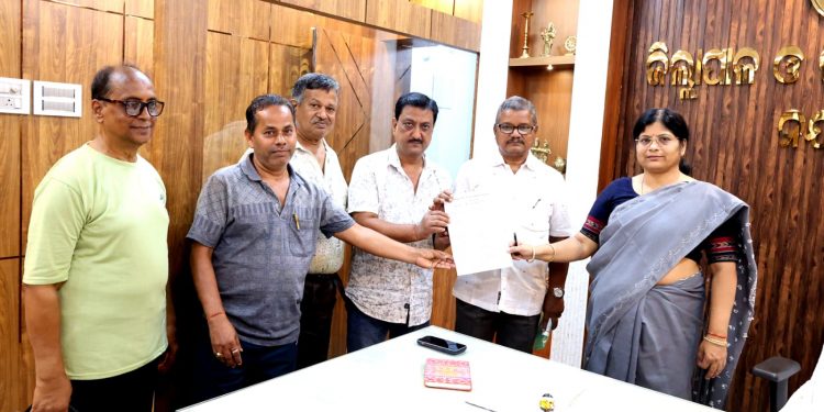 ଆସନ୍ତାକାଲି ବିଶ୍ବ ପାଳିବ ବିଶ୍ବ ଛେନାପୋଡ଼ ଦିବସ:ଜିଆଇ ଟ୍ୟାଗ ପାଇଁ ଜିଲ୍ଲାପାଳଙ୍କୁ ସ୍ମାରକ ପତ୍ର