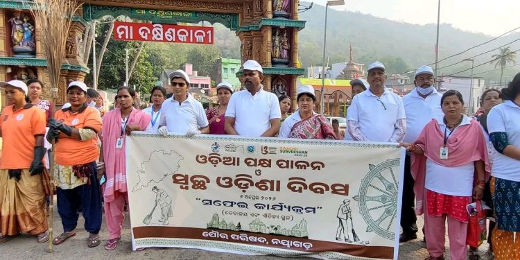 ଓଡ଼ିଆ ପକ୍ଷ:ମନ୍ଦିର ଓ ପୁଷ୍କରିଣୀ ପରିସର ସଫେଇ