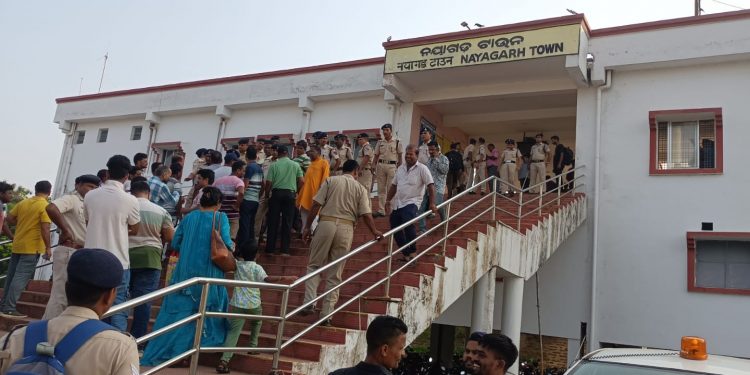 ରେଳ ସମସ୍ୟାକୁ ନେଇ ନୟାଗଡ଼ ଟାଉନ ଷ୍ଟେସନରେ ତୀବ୍ର ଉତ୍ତେଜନା:ରେଳରୋକ ଉଦ୍ୟମ ପଣ୍ଡ